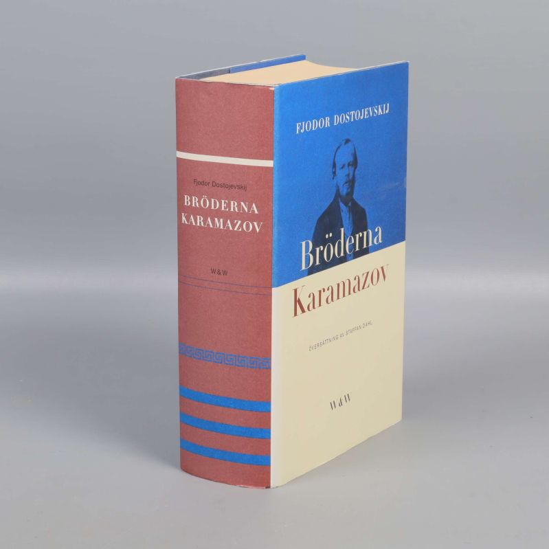 Bröderna Karamazov stående vinkelvis med hårdpärm och bokrygg
