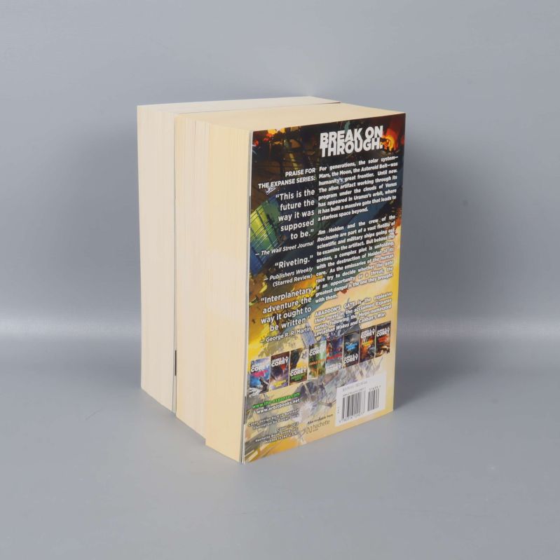 Böckerna stående med baksidan mot kameran, text och bilder synliga