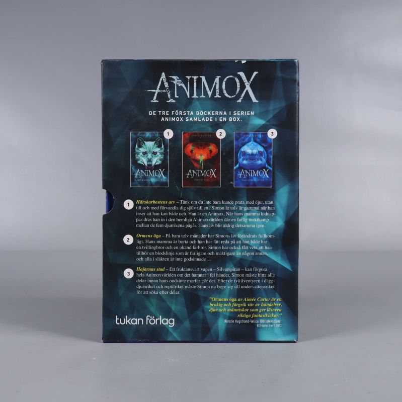 Baksida av Animox box med beskrivning och bilder på tre böcker