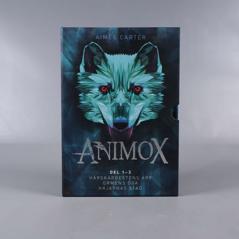 Framsida av Animox bokpaket med varg och titlarna på del 1-3