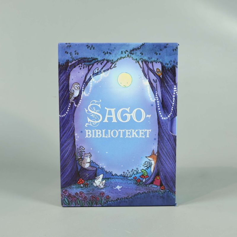 Framifrån på Sagobiblioteket box med djur och månljus