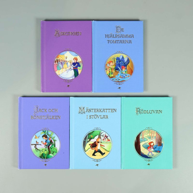Askungen, De hjälpsamma tomtarna, Jack och bönstjälken, Mästerkatten i stövlar och Rödluvan uppslagna