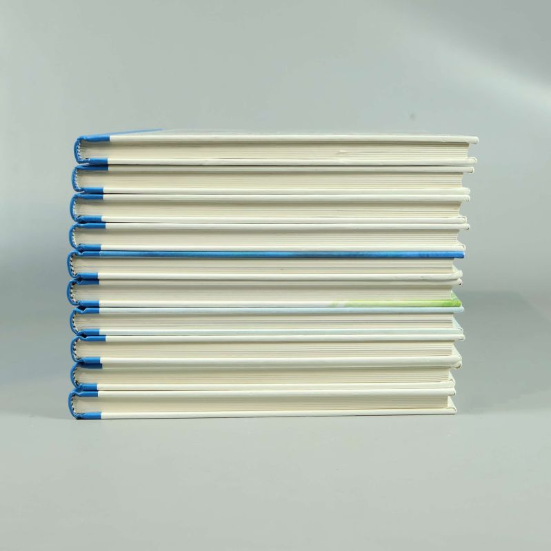 Sagoböcker staplade med ryggarna mot betraktaren