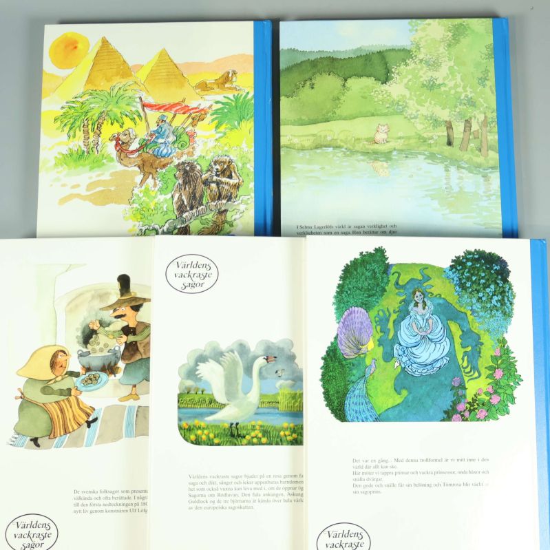 Baksidor på flera sagoböcker med illustrationer och text