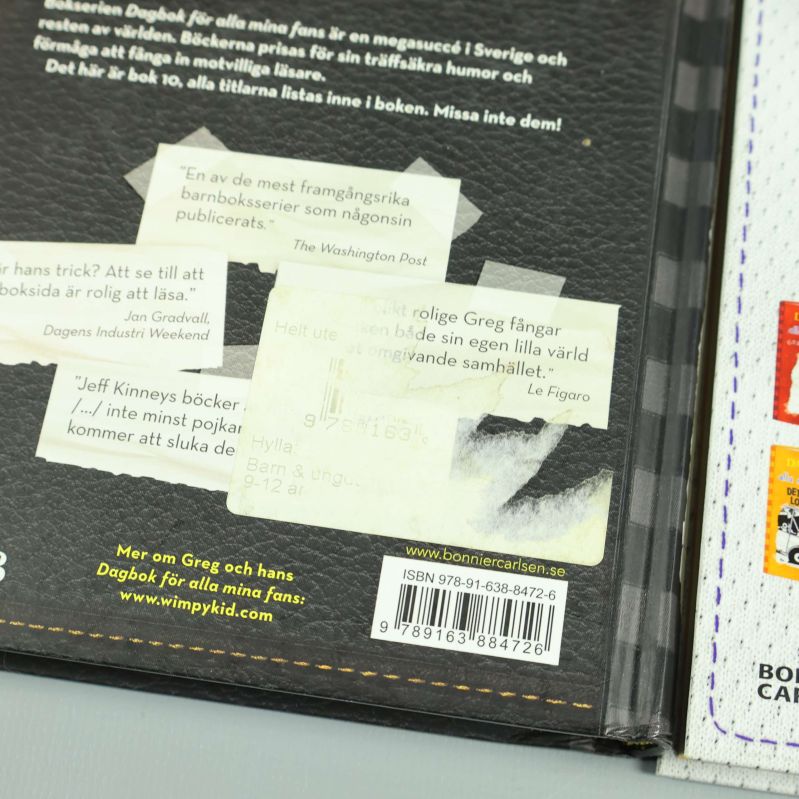 Närbild av baksida på bok med ISBN 978-91-638-8472-6 tydligt synligt