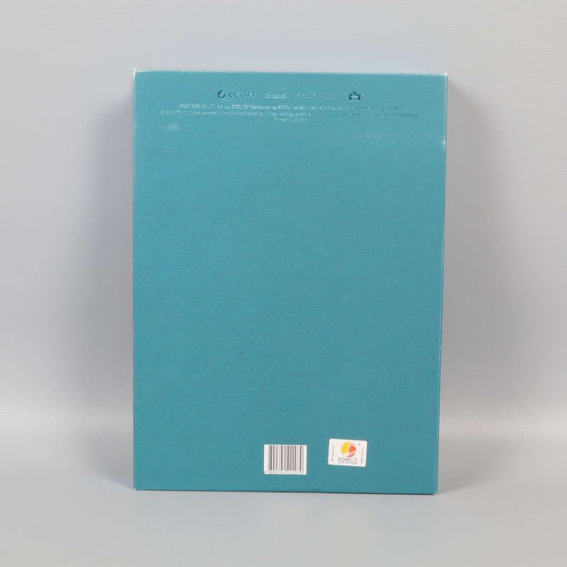 Baksida av Dimension: Dilemma album, blå med streckkod och klistermärke