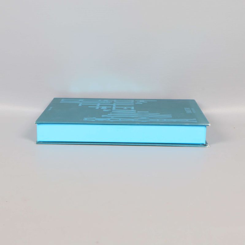 Album liggande sett från sidan, visar hela undersidan av boxen