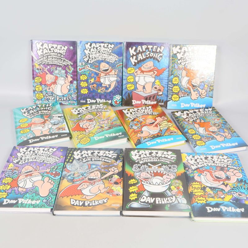 Tolv Kapten Kalsong-böcker med färgglada omslag