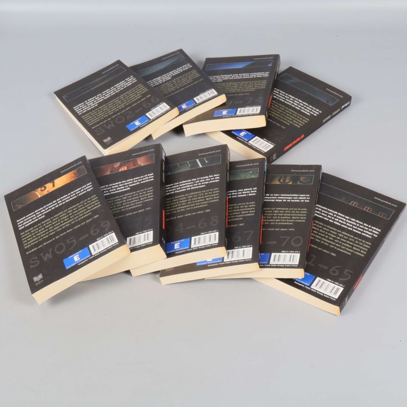 Baksidor av flera böcker ur Roman om ett brott-serien med ISBN-koder