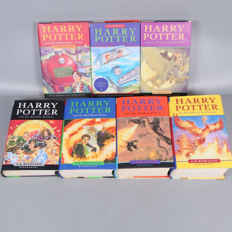 Framsidor på sju Harry Potter-böcker i originalutgåva