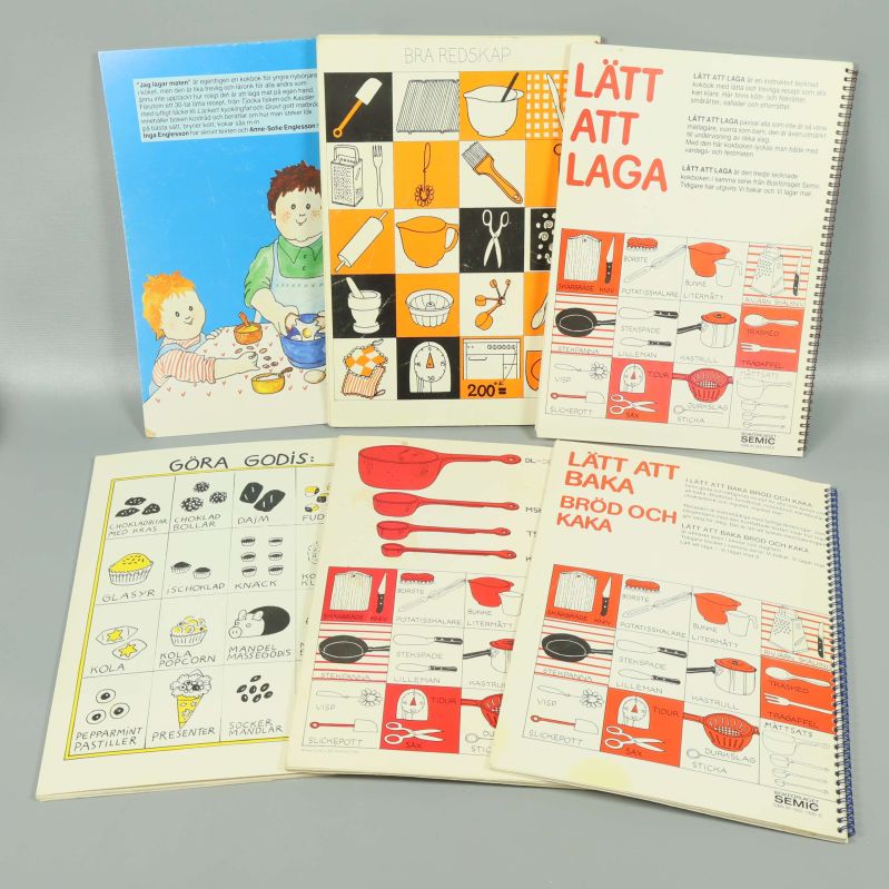Baksidor och insida på barnvänliga kokböcker med färgglada illustrationer