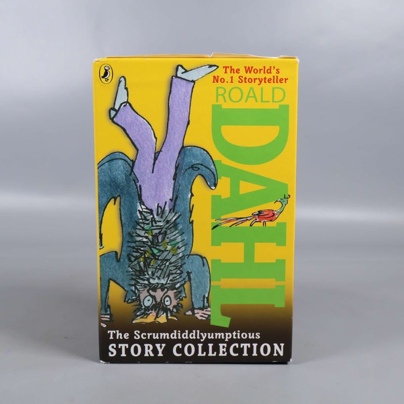 Färgglad box med Roald Dahl Story Collection, framsidan visas