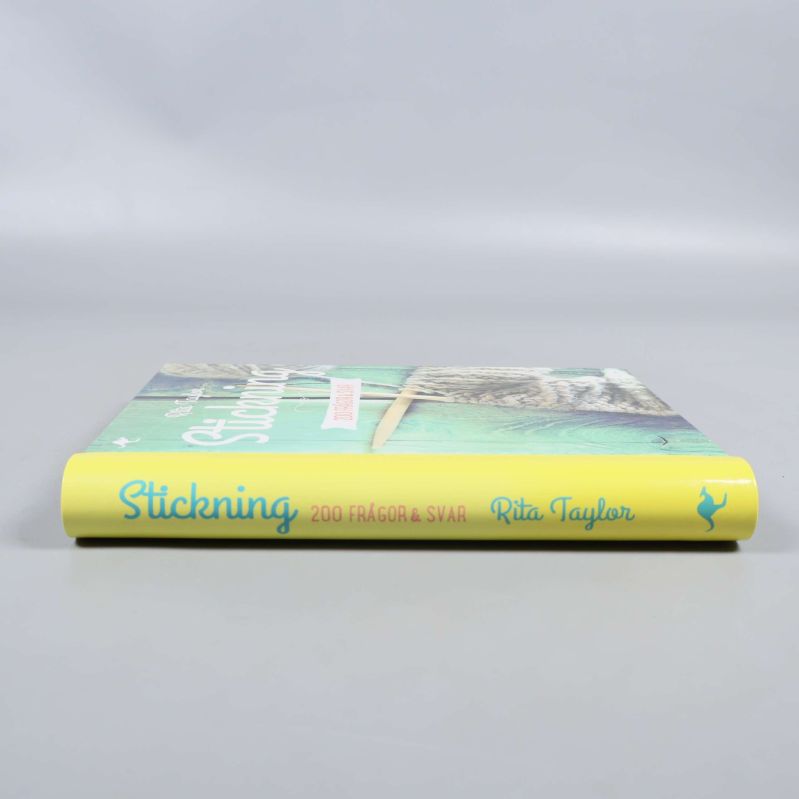 Rygg på boken Stickning 200 frågor och svar av Rita Taylor
