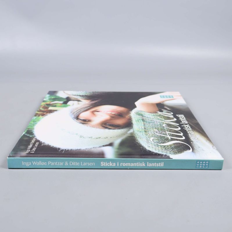 Bokrygg med titel och författare tydligt synlig