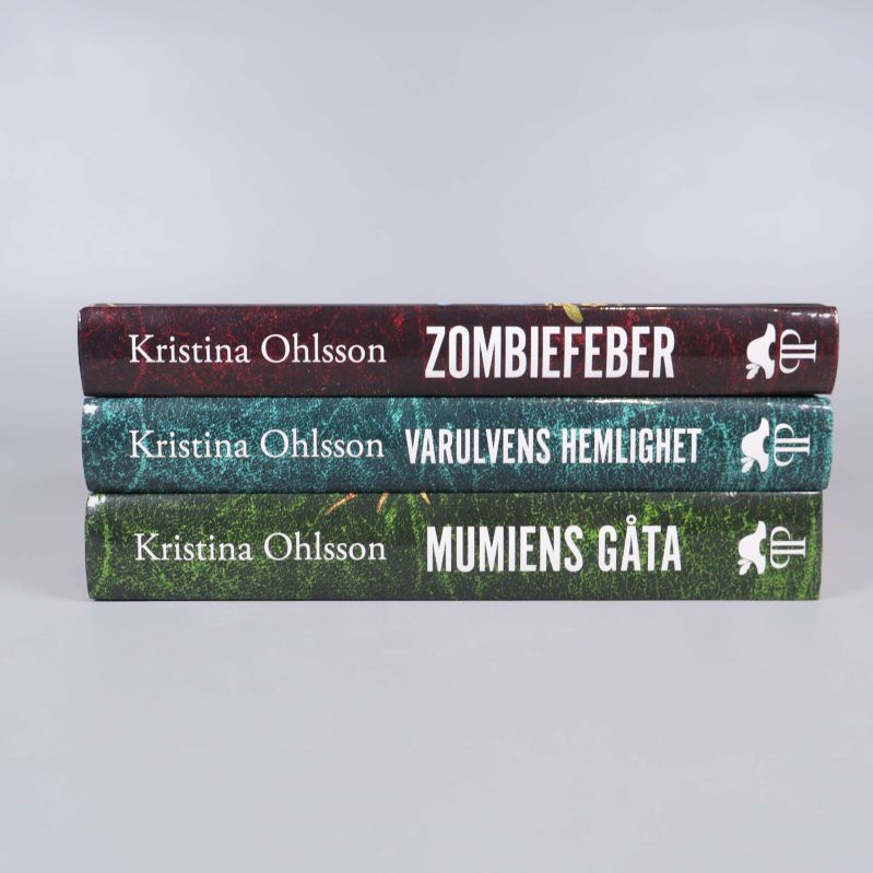 Bokryggar på tre titlar av Kristina Ohlsson med tydliga namn