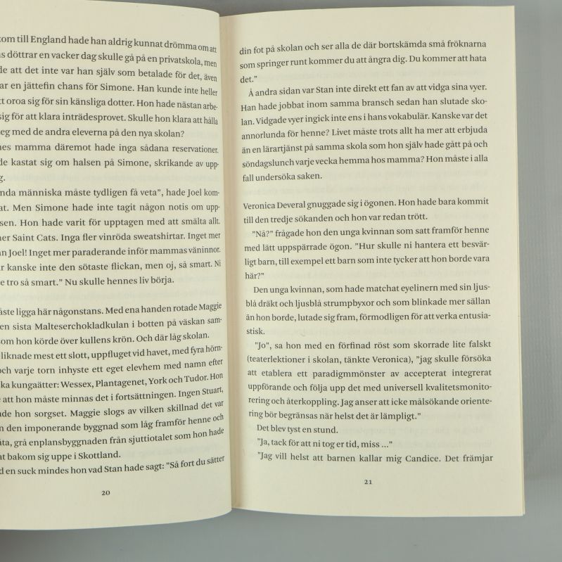 Uppslag med inlaga, visar text från sidorna 20 och 21