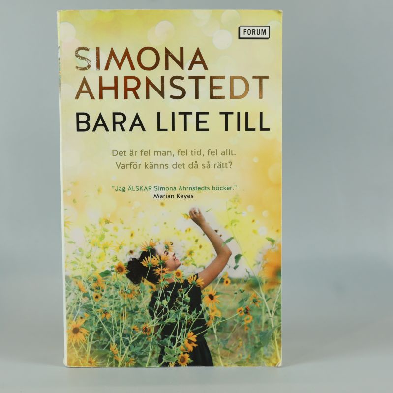 Framsidan på boken Bara lite till med gult blommönster