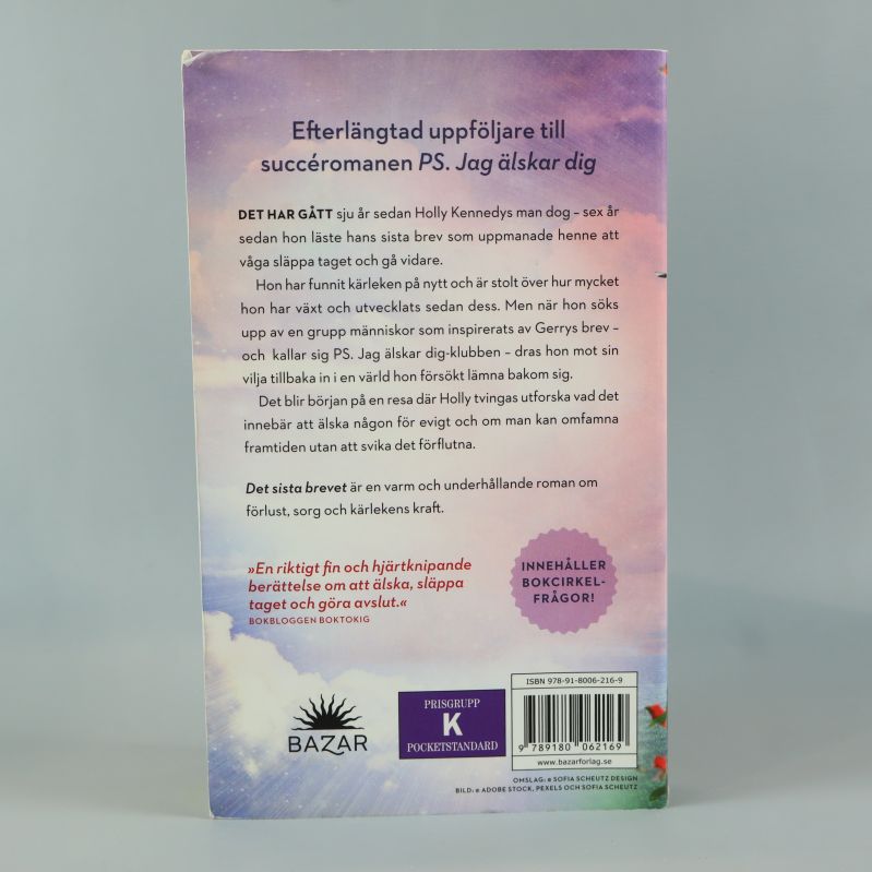 Baksida av Det sista brevet med beskrivande text och ISBN