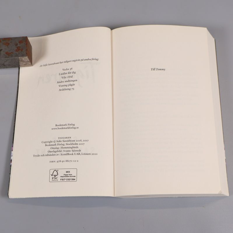 Första uppslaget i Tiggaren med förlagsinformation och ISBN-sida