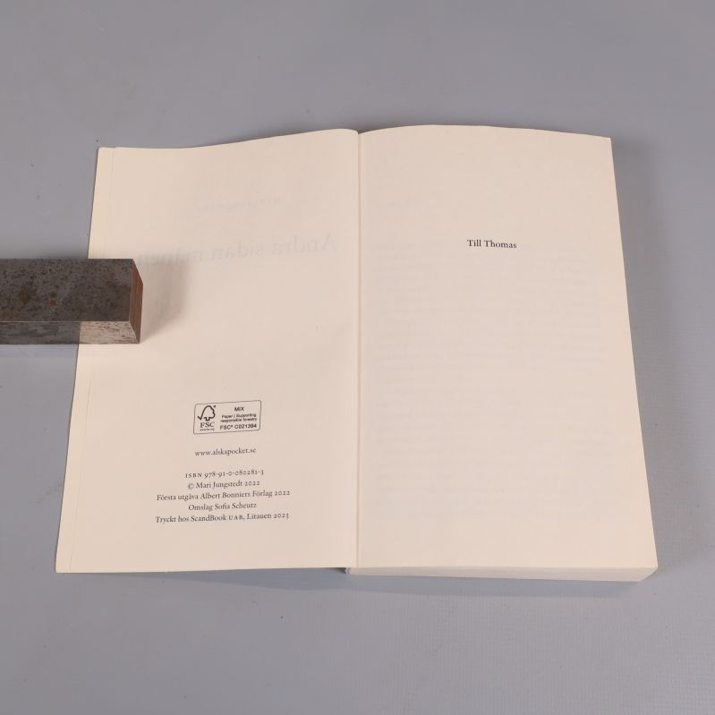 Bokens försättsblad med ISBN och dedikation