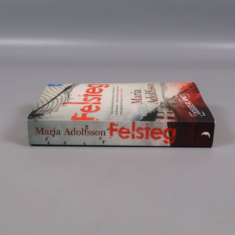 Boken Felsteg ligger ner, synlig rygg med titel och författarnamn