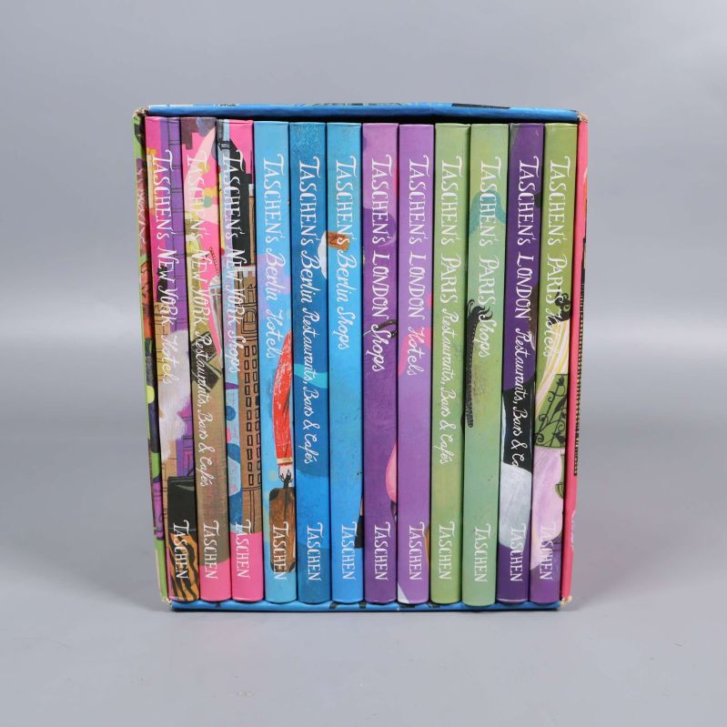 Ryggen på flera Taschen-böcker om New York, Berlin, London och Paris