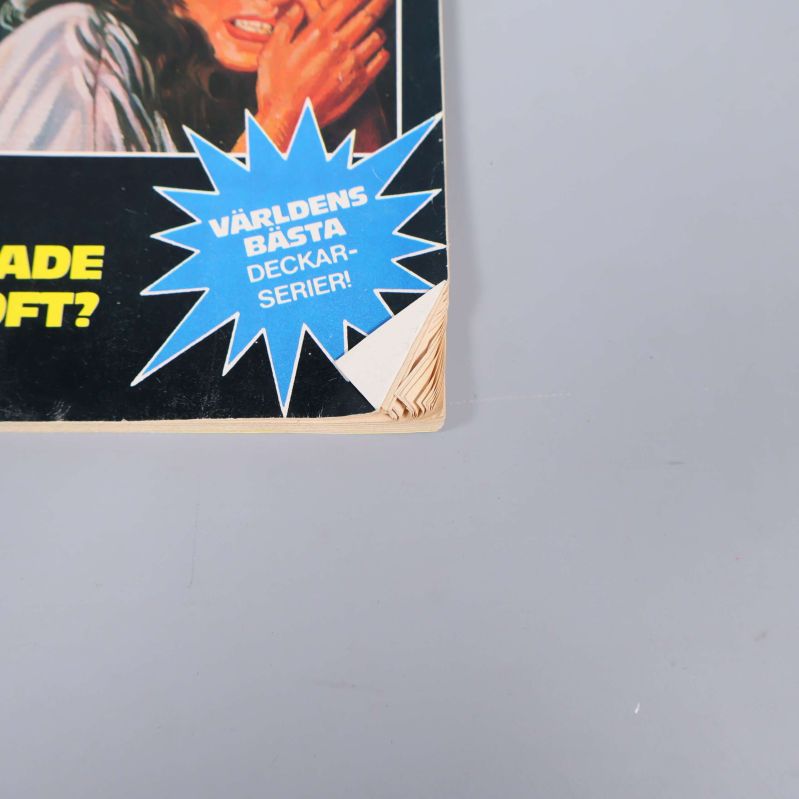 Närbild av hörn med vikt omslag i Agent X9-tidning
