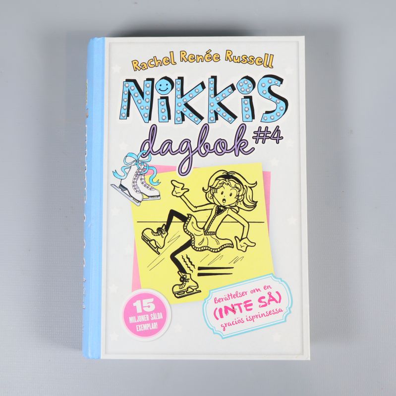 Framsida av boken Nikkis dagbok #4 med färgglatt omslag