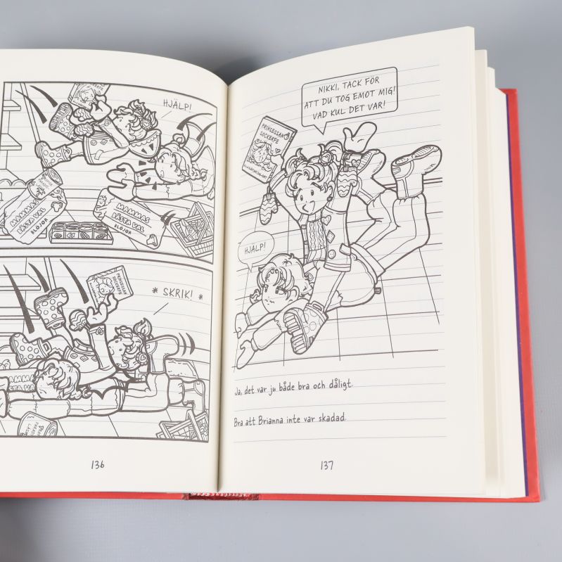Ytterligare uppslag i Nikkis dagbok #6 med teckningar
