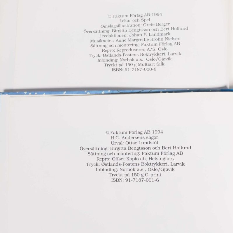 Närbild på copyright- och ISBN-sidor för båda barnböckerna