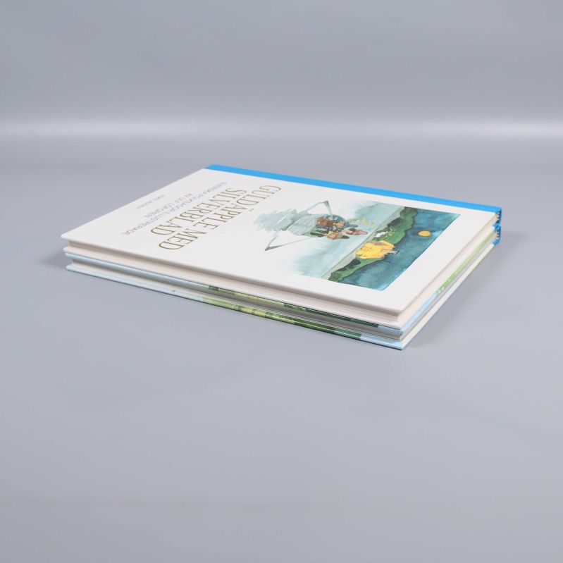 Sagoböcker i ett litet staplat paket i vinkel