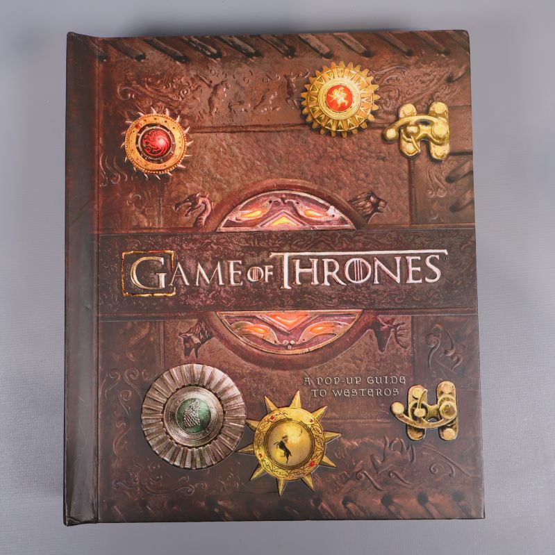 Framsidan av Game of Thrones pop up-bok med dekorationer och reliefer