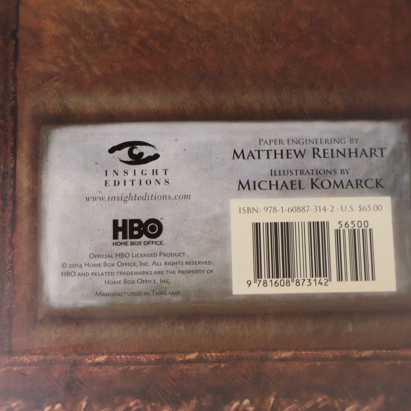 Närbild på etiketten med ISBN och författarnamn på Game of Thrones-boken