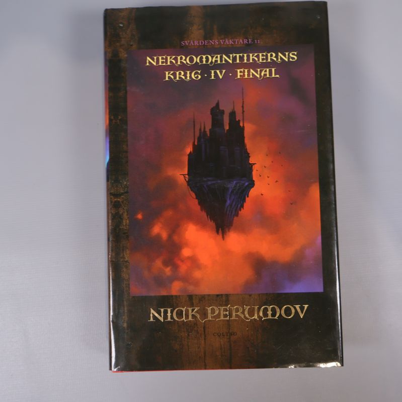 Omslag av boken Nekromantikerns krig IV Final med flygande borg