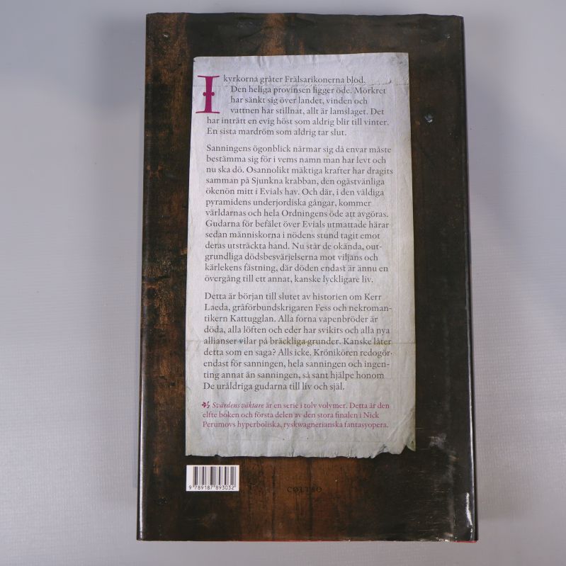 Baksida av boken Nekromantikerns krig IV Final med bokbeskrivning