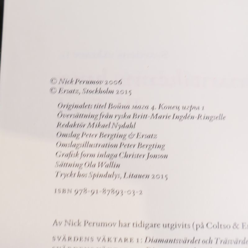Närbild på bokuppgifter och ISBN i Nekromantikerns krig IV Final