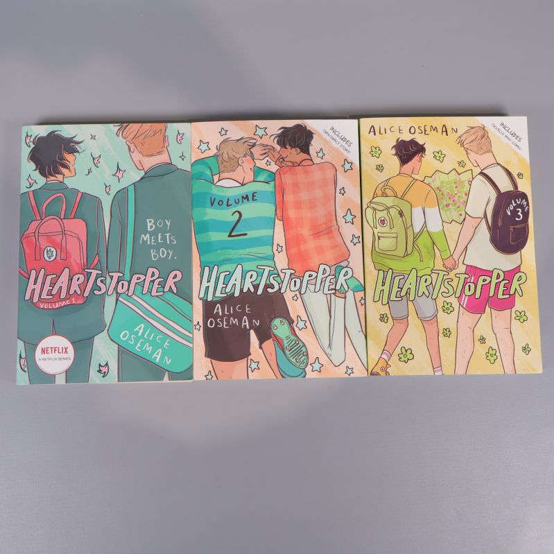 Tre Heartstopper-böcker volym 1–3 av Alice Oseman med färgstarka omslag