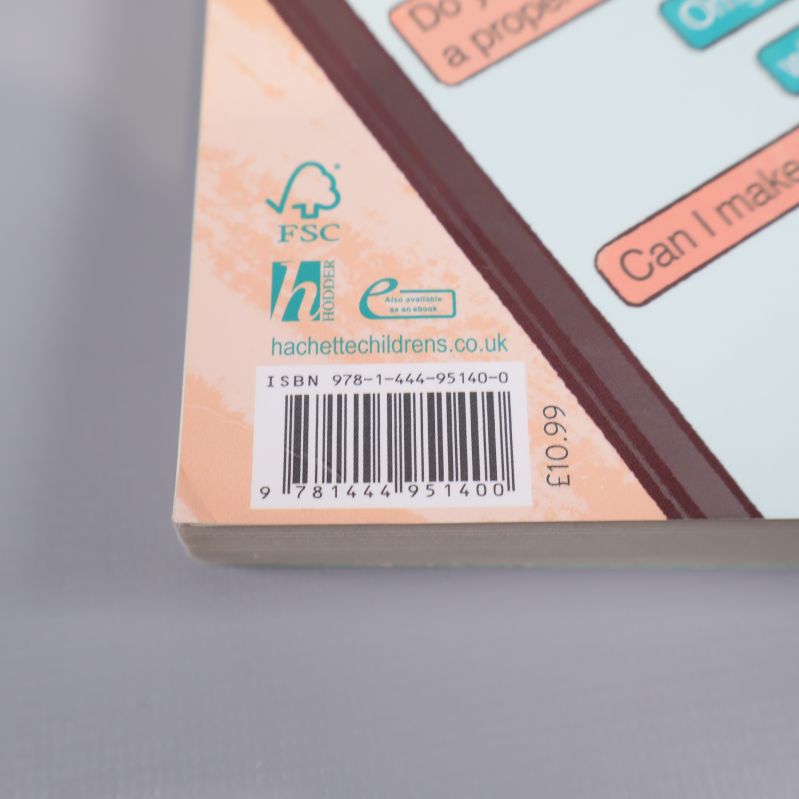 Närbild på ISBN-nummer för Heartstopper volym 2 vid streckkod