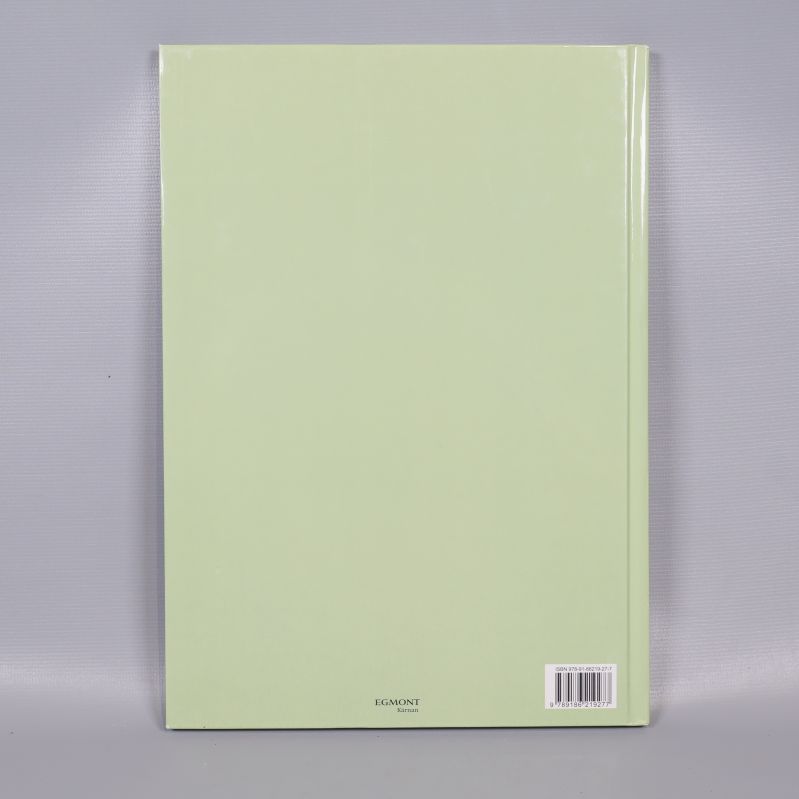 Baksidan av Hälge Presentbok nr 14 med ISBN och ljusgrön bakgrund