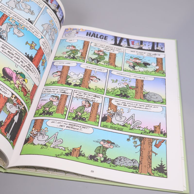 Färgserier uppslag ur Hälge Presentbok nr 14 med humoristiska strippar