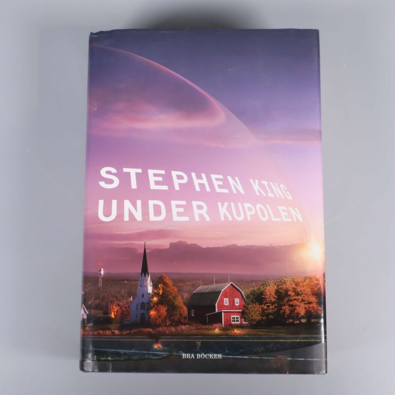 Framsida av boken Under kupolen med färgstarkt omslag