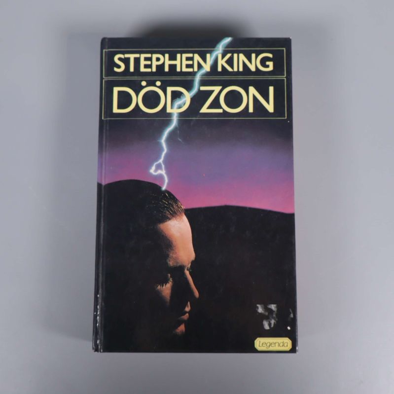 Framsidan av boken Död zon av Stephen King med blixt och siluett