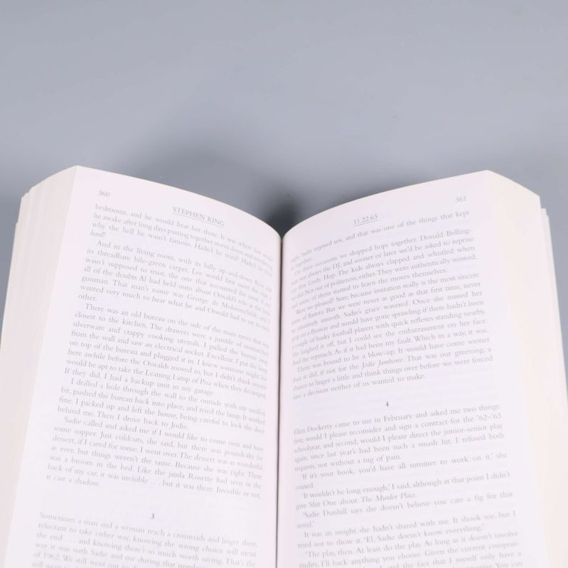 Uppslag av inuti boken 11.22.63 visar sidor med engelsk text