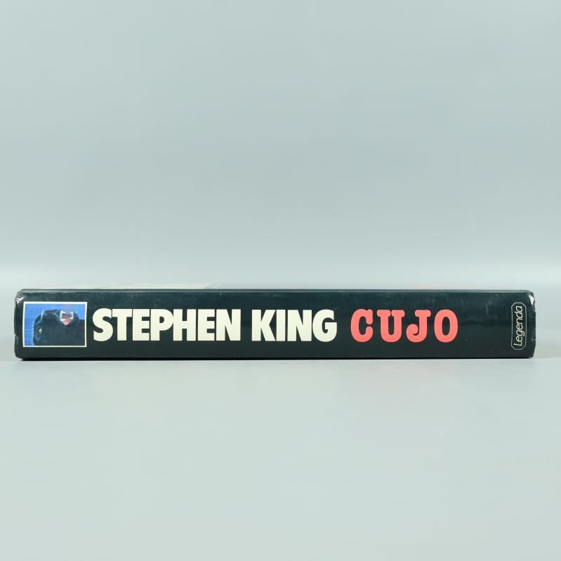 Rygg av Cujo av Stephen King med tydlig titel och författarnamn