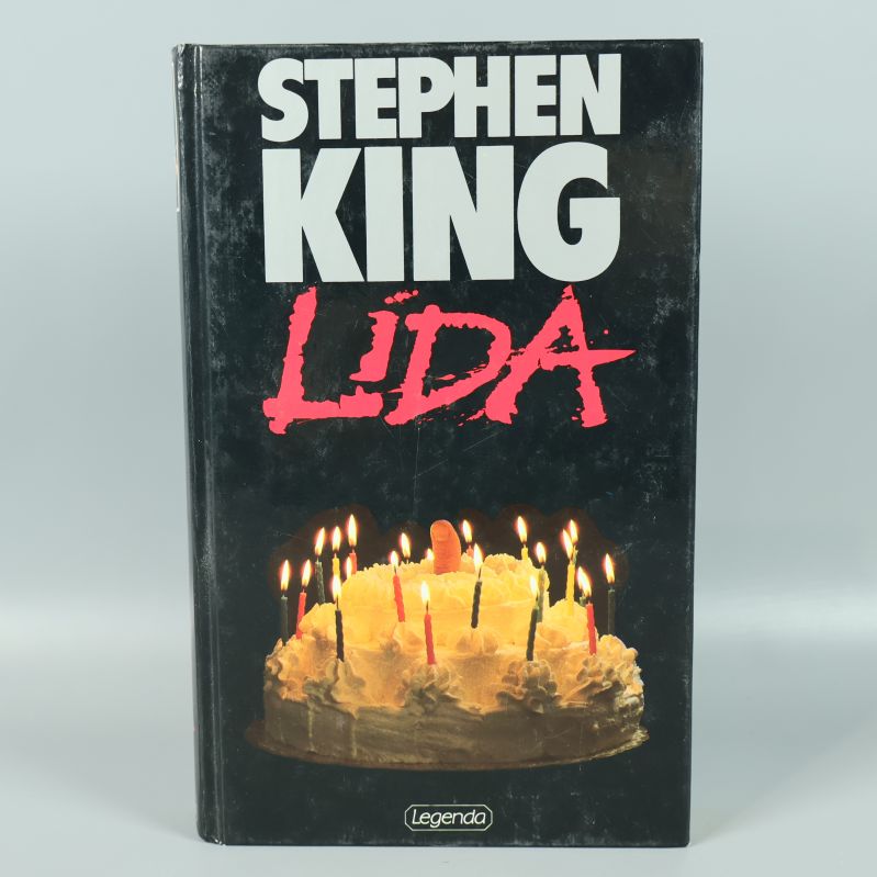 Framsida av Lida av Stephen King med tårta och brinnande ljus