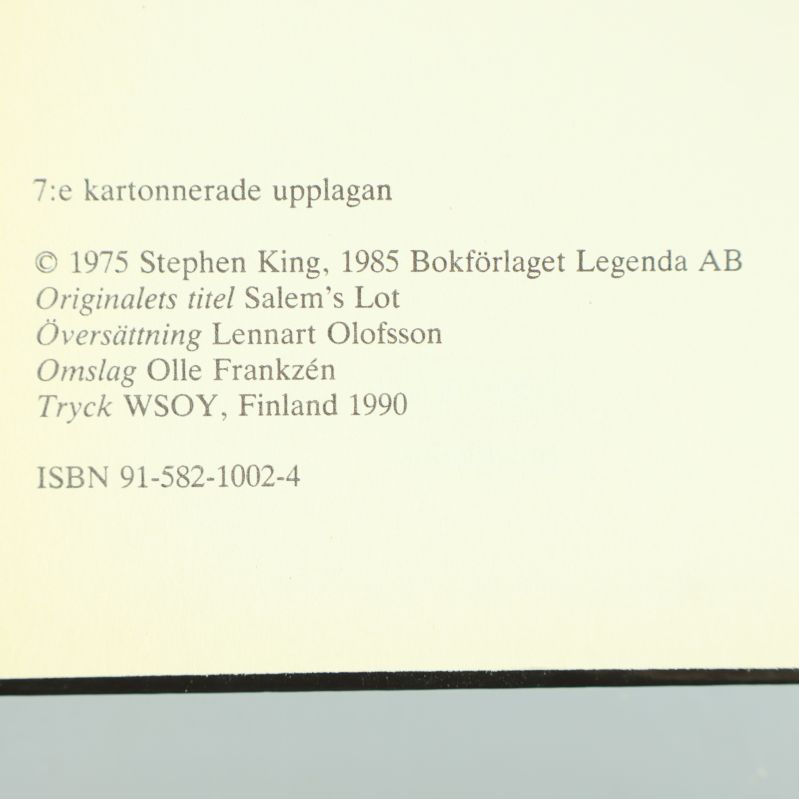 Närbild på utgivningsinformation och ISBN-nummer i Staden som försvann