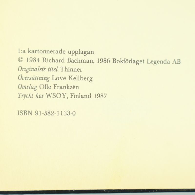 Trycksida i boken Förbannelse med originaltitel, översättare och ISBN