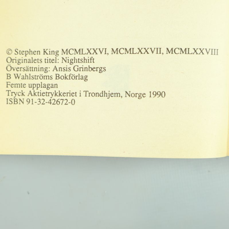 Tryckår och ISBN-information från inlaga i Dödsbädden 1990