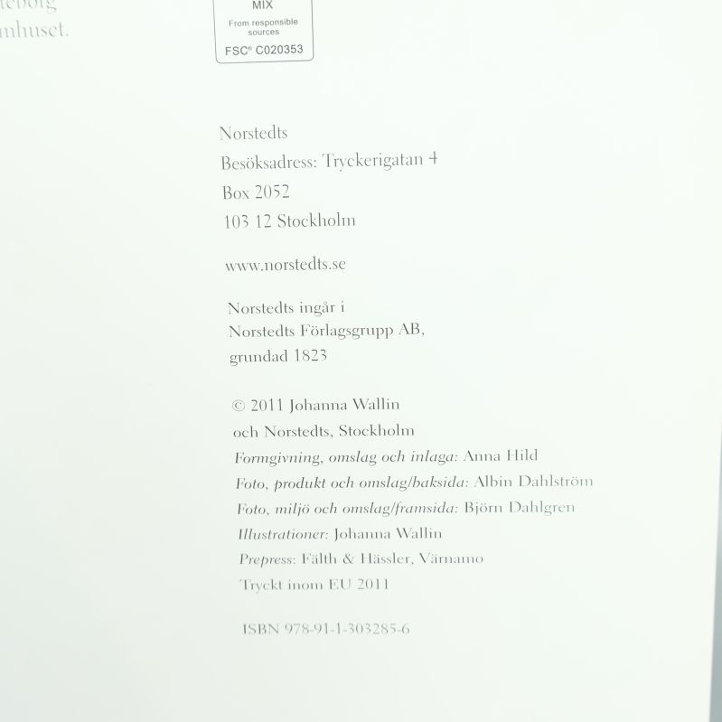 Sida med copyright, ISBN och tryckår från boken Sticka mera småvarmt