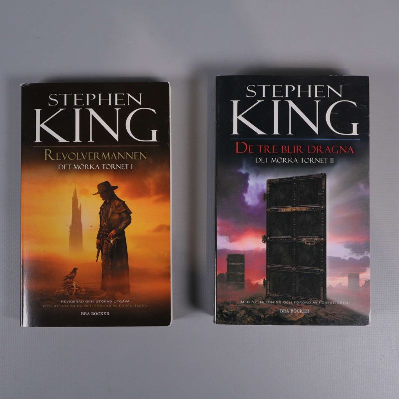 Framsidor på två böcker av Stephen King, Det mörka tornet 1 och II